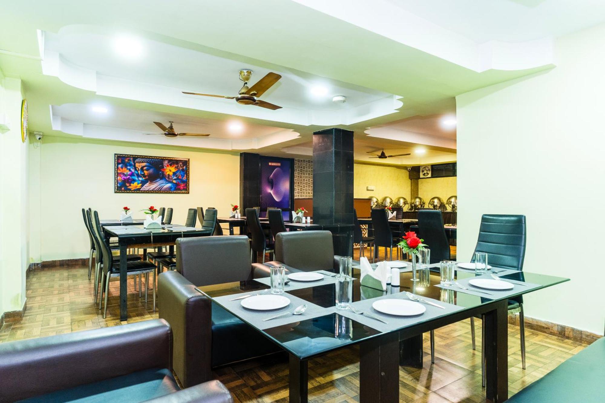 Apples Balaji Inn Siliguri Buitenkant foto
